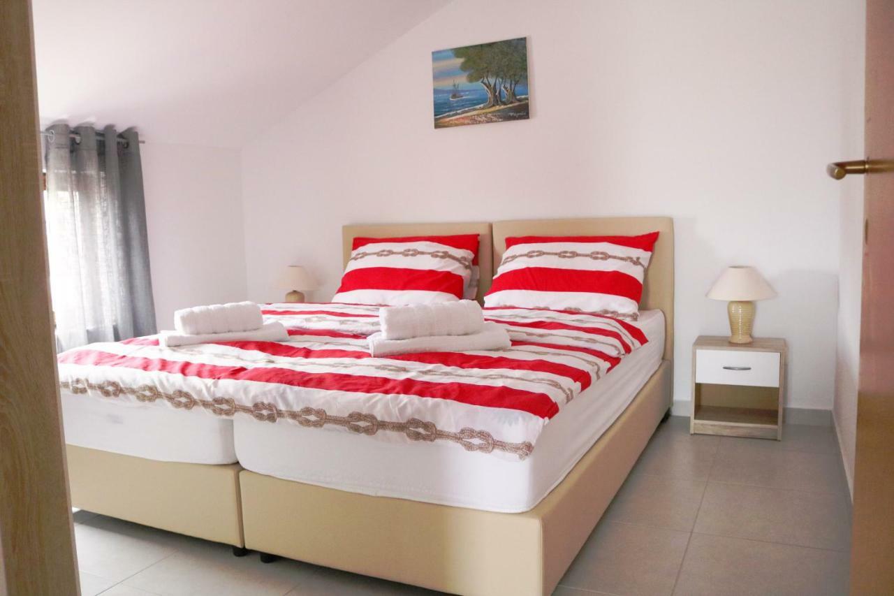 Stars Apartment Gornji Karin Bagian luar foto